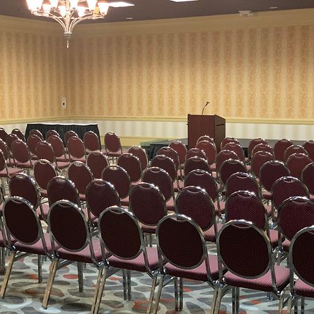 Clarion Hotel & Suites Conference Center Memphis Airport Екстериор снимка