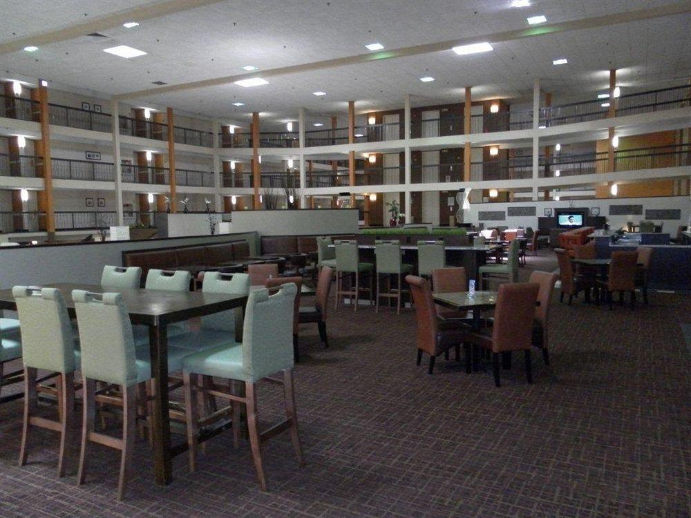 Clarion Hotel & Suites Conference Center Memphis Airport Екстериор снимка