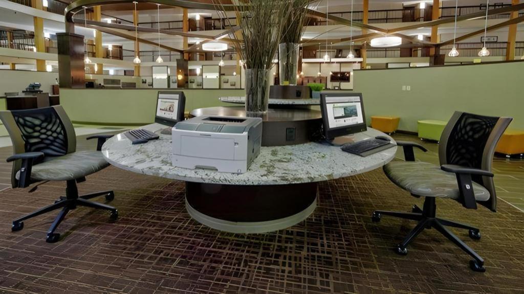 Clarion Hotel & Suites Conference Center Memphis Airport Екстериор снимка