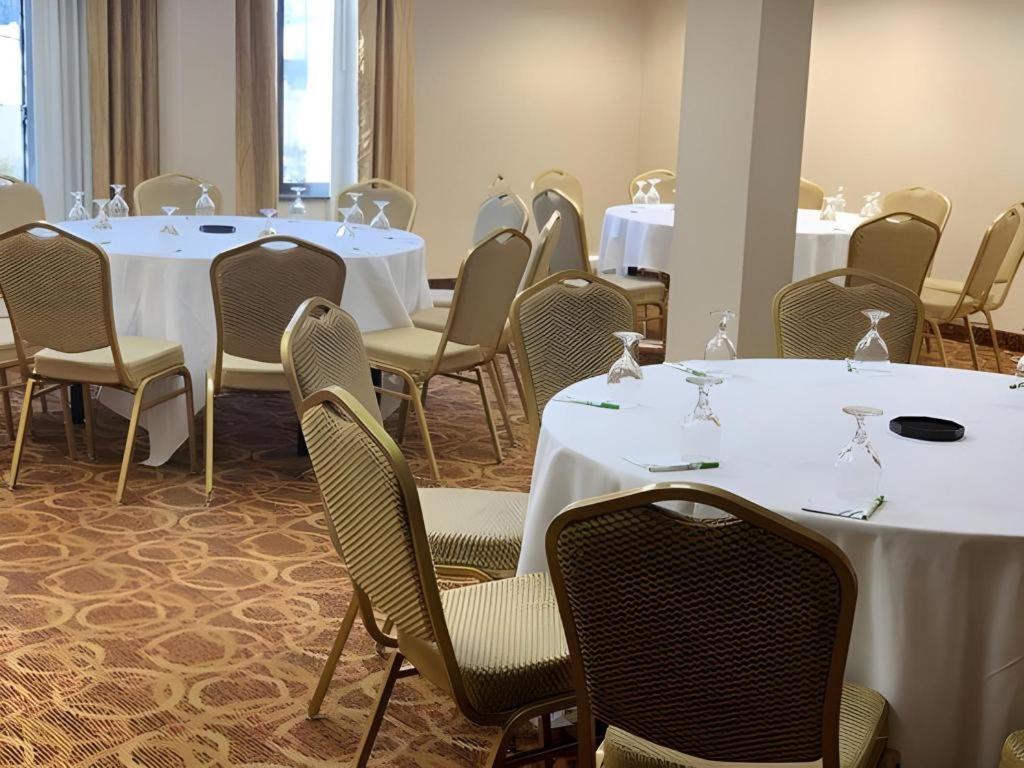 Clarion Hotel & Suites Conference Center Memphis Airport Екстериор снимка