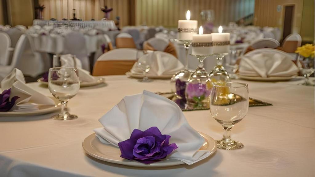 Clarion Hotel & Suites Conference Center Memphis Airport Екстериор снимка